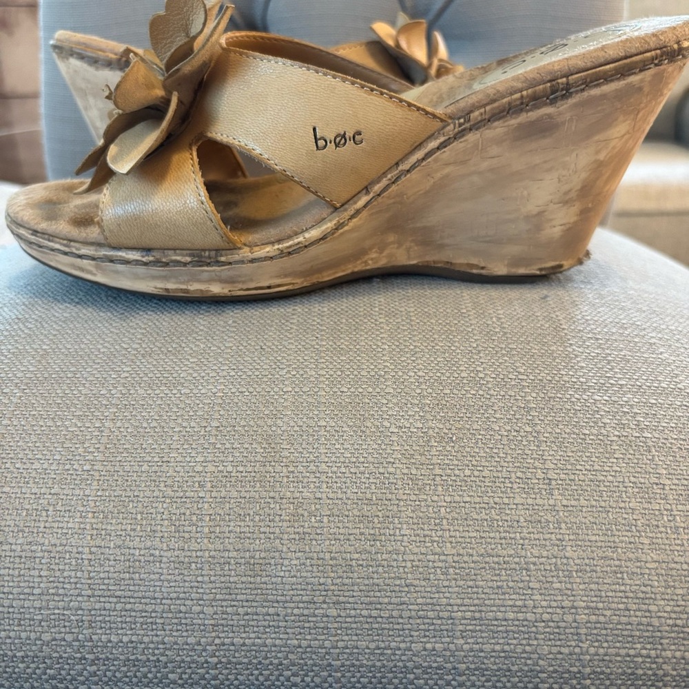 boc Women's Floral Tan Wedges